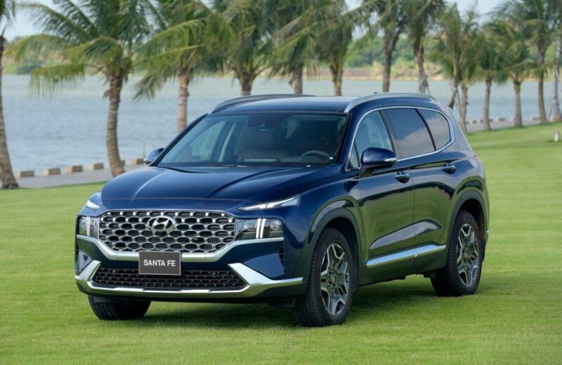 Mệnh Thủy chọn màu xe hợp phong thủy như đen hoặc xanh dương